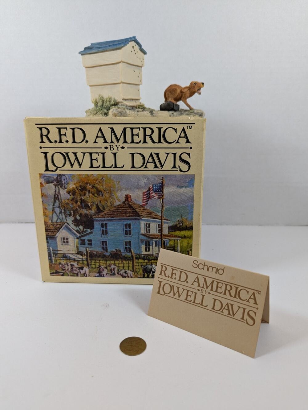 Making A Beeline Lowell Davis Schmid RFD America Figurine Dog Beehive VTG